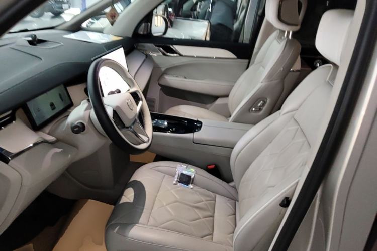 Used Volvo EM90 2025 Ultra Six-Seater Left Front Seat