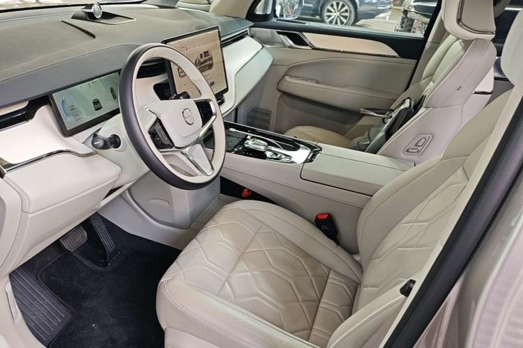 Used Volvo EM90 2025 Ultra Six-Seater Left Front Seat