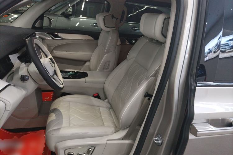 Used Volvo EM90 2025 Ultra Six-Seater Left Front Seat
