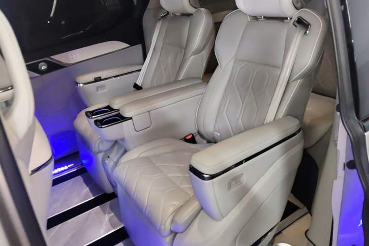 Used Volvo EM90 2025 Ultra Six-Seater Left Rear Seat