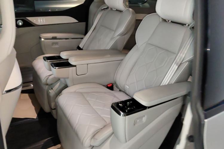 Used Volvo EM90 2025 Ultra Six-Seater Left Rear Seat