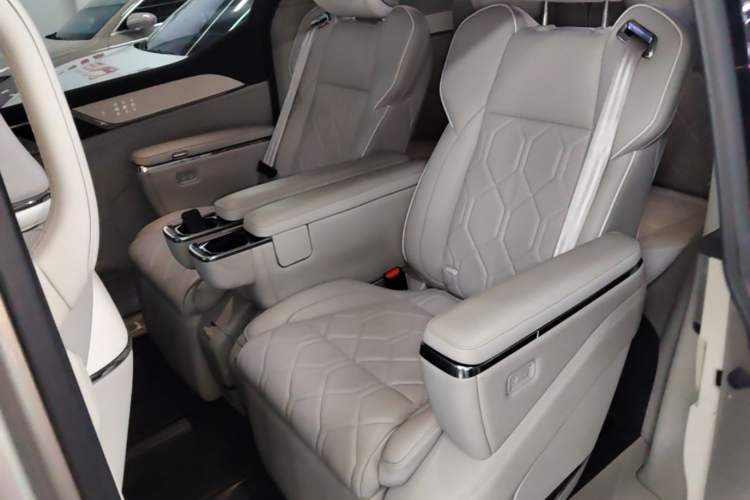 Used Volvo EM90 2025 Ultra Six-Seater Left Rear Seat