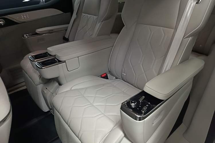 Used Volvo EM90 2025 Ultra Six-Seater Left Rear Seat