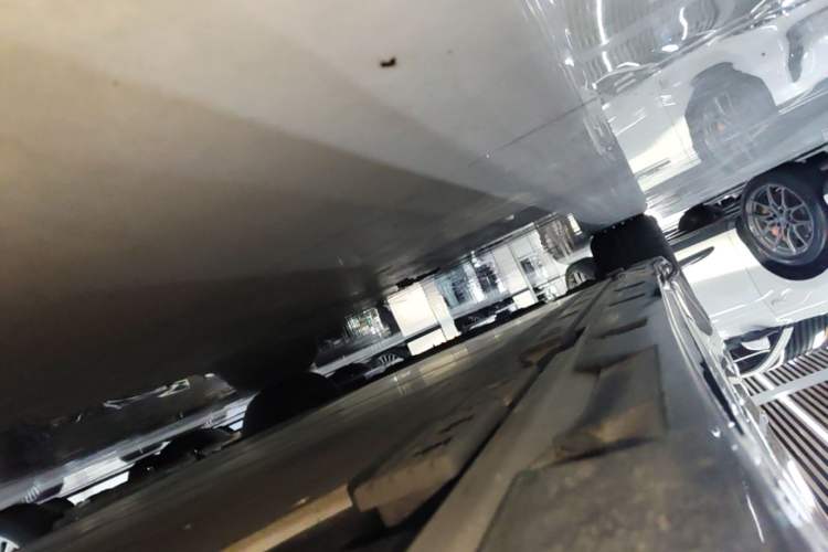 Used Volvo EM90 2025 Ultra Six-Seater Left Side Sill