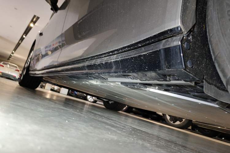 Used Volvo EM90 2025 Ultra Six-Seater Left Side Sill