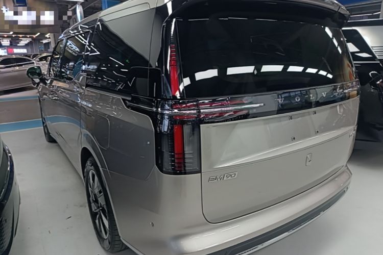 Used Volvo EM90 2025 Ultra Six-Seater Rear Left 45 Deg