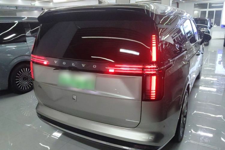 Used Volvo EM90 2025 Ultra Six-Seater Rear Right 45 Deg