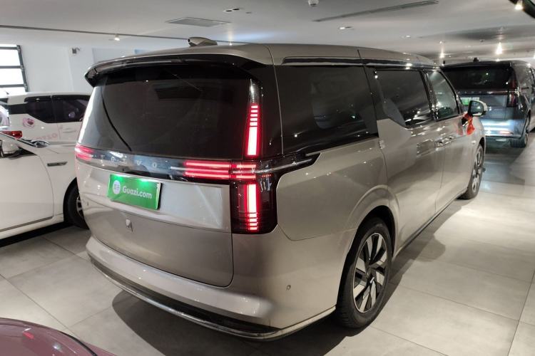 Used Volvo EM90 2025 Ultra Six-Seater Rear Right 45 Deg