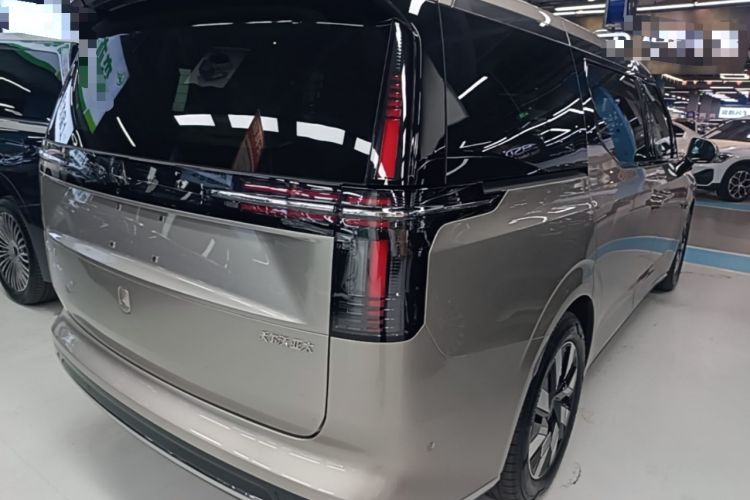 Used Volvo EM90 2025 Ultra Six-Seater Rear Right 45 Deg