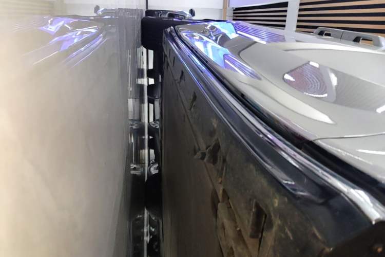 Used Volvo EM90 2025 Ultra Six-Seater Right Side Sill