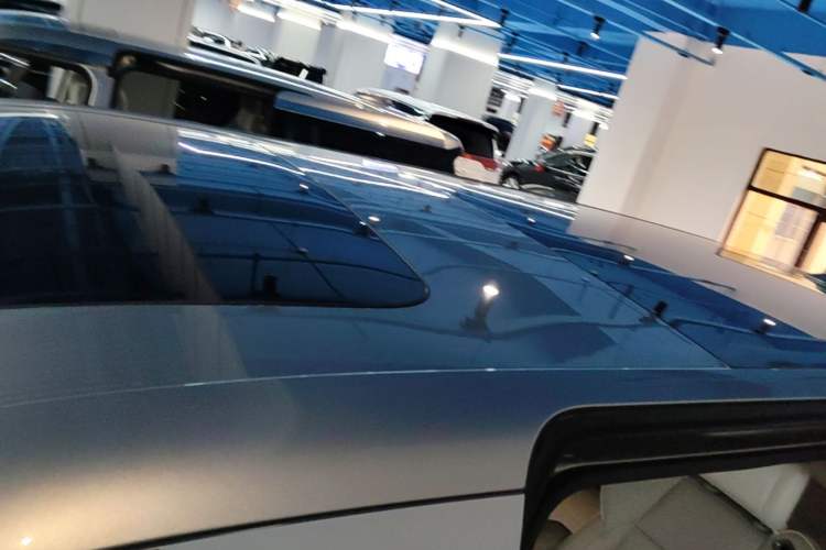 Used Volvo EM90 2025 Ultra Six-Seater Roof