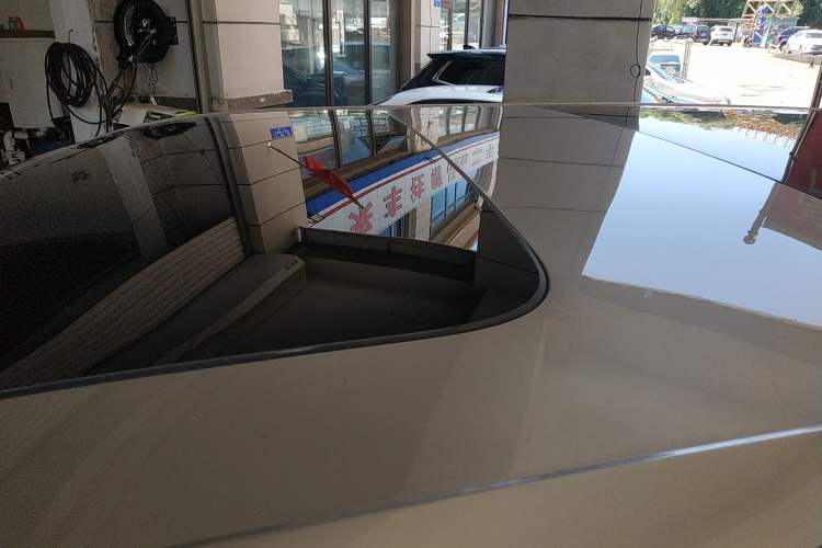 Used Volvo EM90 2025 Ultra Six-Seater Roof