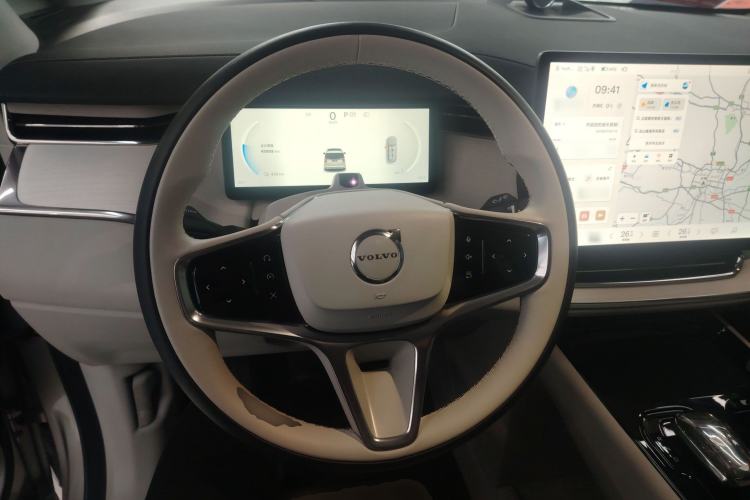 Used Volvo EM90 2025 Ultra Six-Seater Steering Wheel