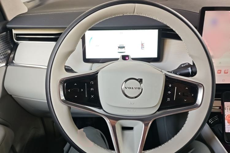 Used Volvo EM90 2025 Ultra Six-Seater Steering Wheel