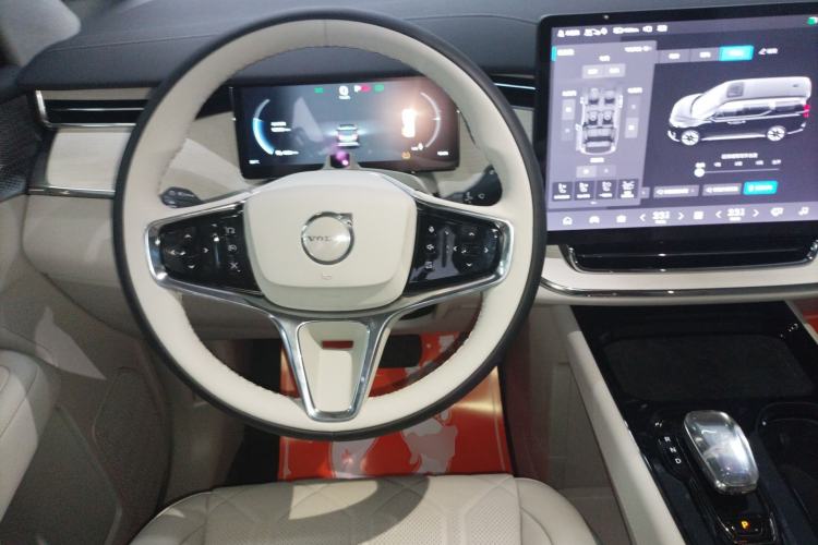Used Volvo EM90 2025 Ultra Six-Seater Steering Wheel