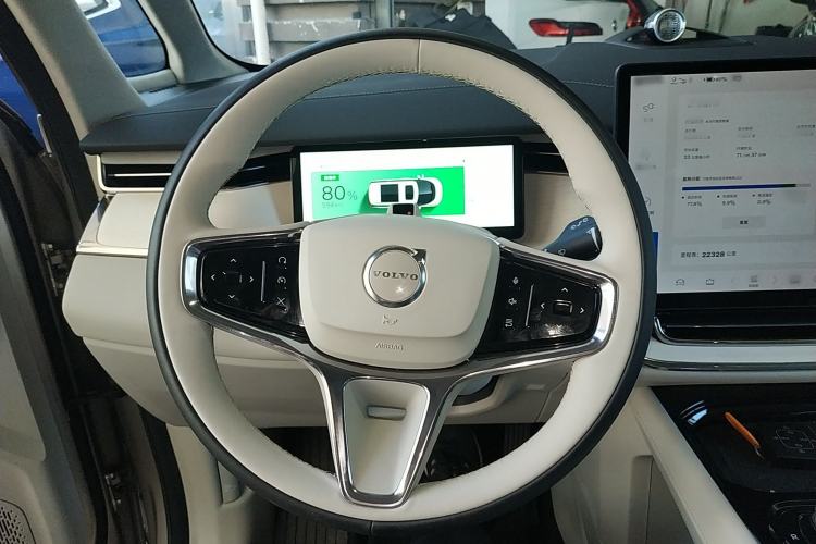 Used Volvo EM90 2025 Ultra Six-Seater Steering Wheel