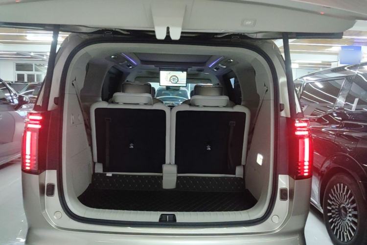 Used Volvo EM90 2025 Ultra Six-Seater Trunk