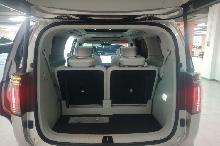 Used Volvo EM90 2025 Ultra Six-Seater Trunk
