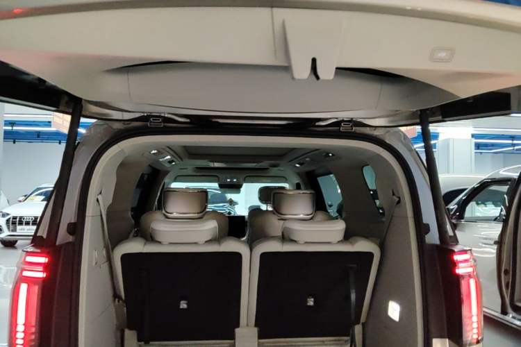 Used Volvo EM90 2025 Ultra Six-Seater Trunk
