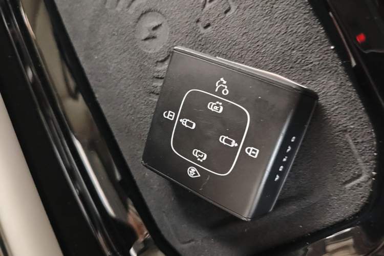 Used Volvo EM90 2025 Ultra Six-Seater Vehicle Key