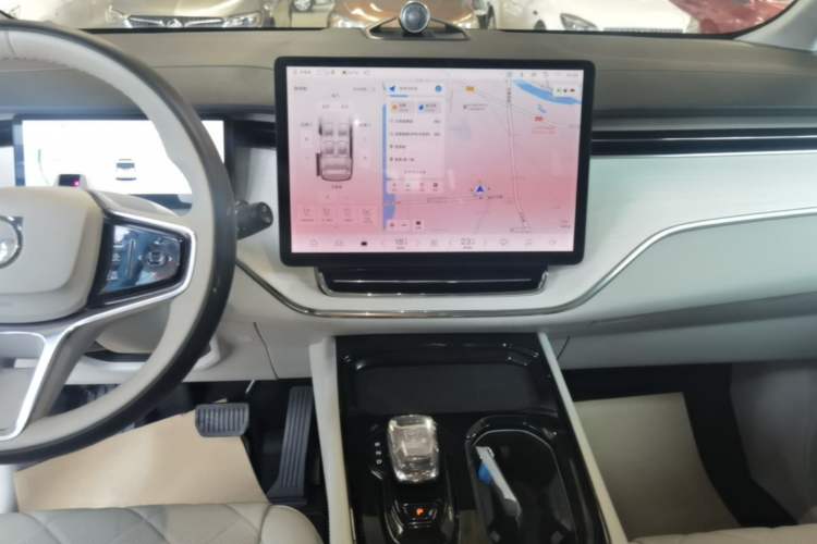 Used Volvo EM90 2025 Ultra Six-Seater Audio And AC Panel