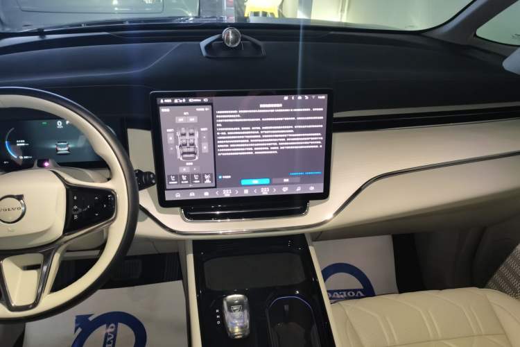 Used Volvo EM90 2025 Ultra Six-Seater Audio And AC Panel