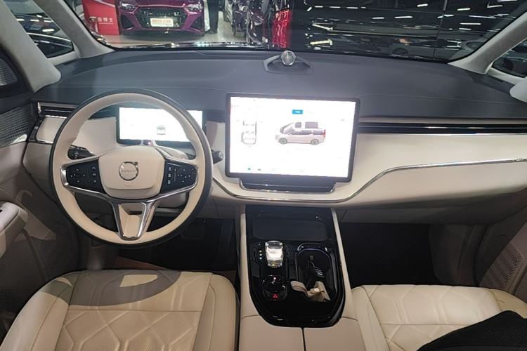 Used Volvo EM90 2025 Ultra Six-Seater Center Console