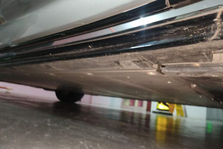 Used Volvo EM90 2025 Ultra Six-Seater Chassis Front Right