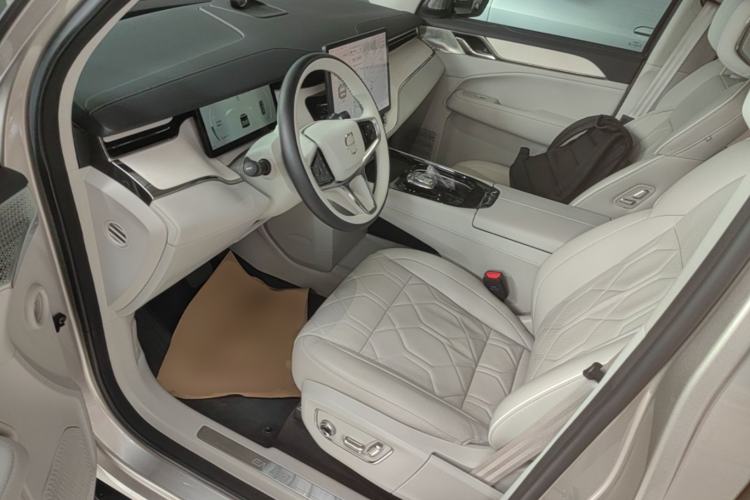 Used Volvo EM90 2025 Ultra Six-Seater Driver Seat