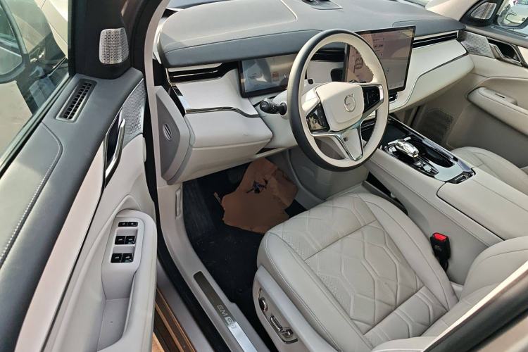 Used Volvo EM90 2025 Ultra Six-Seater Driver Seat