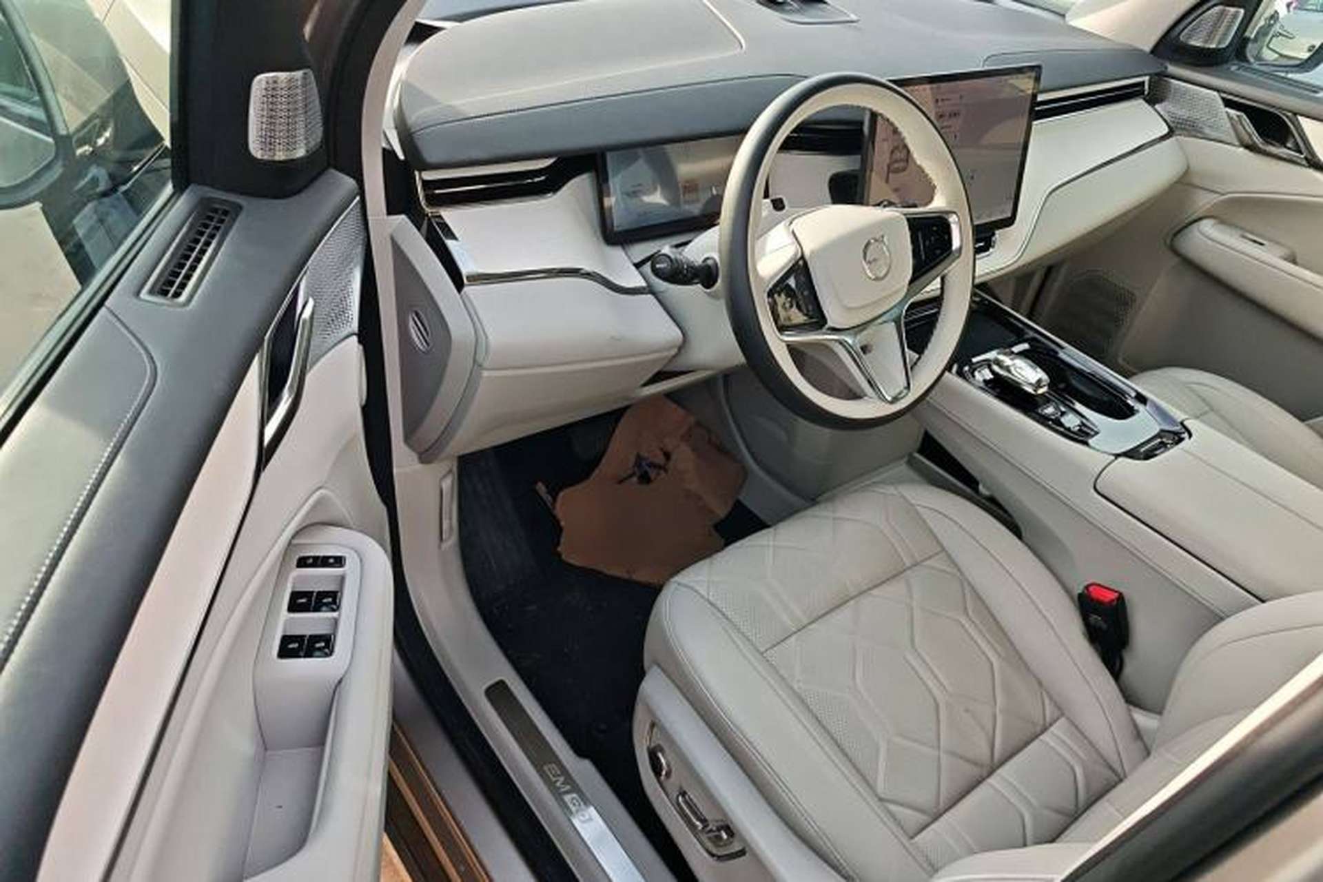 Used Volvo EM90 2025 Ultra Six-Seater Driver Seat