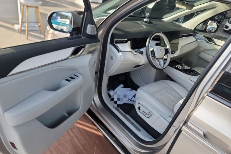 Used Volvo EM90 2025 Ultra Six-Seater Driver Seat