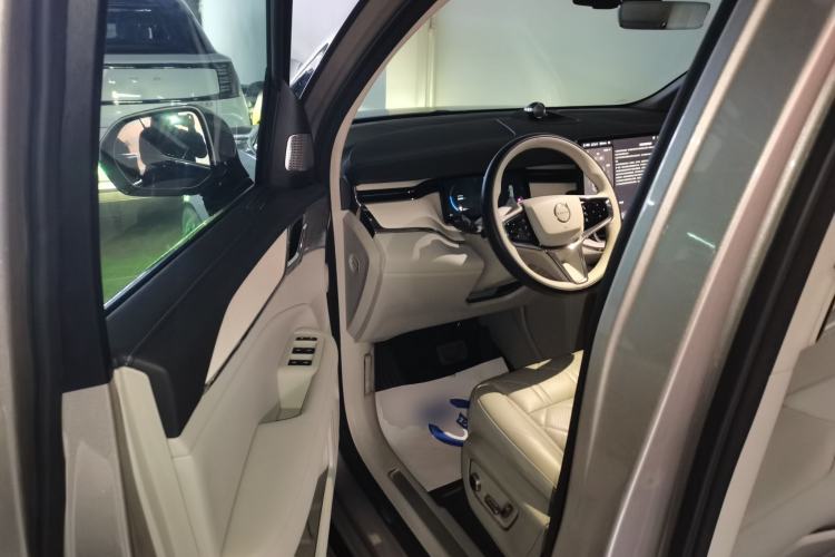 Used Volvo EM90 2025 Ultra Six-Seater Driver Seat