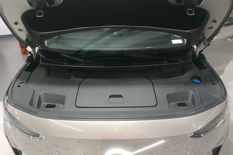 Used Volvo EM90 2025 Ultra Six-Seater Engine Bay