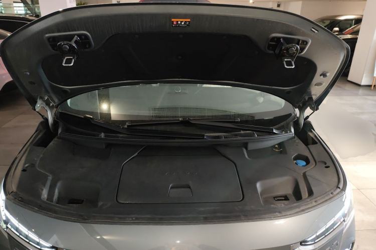 Used Volvo EM90 2025 Ultra Six-Seater Engine Bay