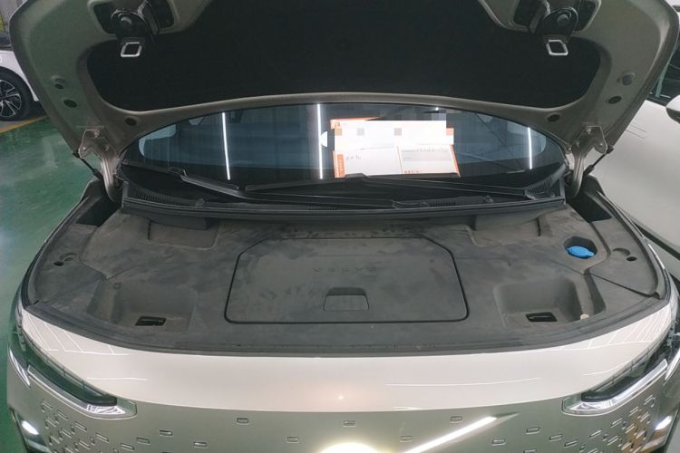 Used Volvo EM90 2025 Ultra Six-Seater Engine Bay