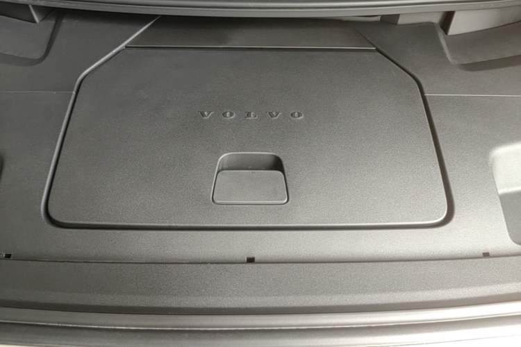 Used Volvo EM90 2025 Ultra Six-Seater Engine Bay