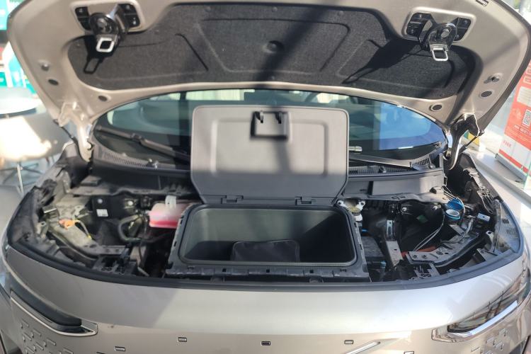 Used Volvo EM90 2025 Ultra Six-Seater Engine Bay