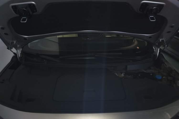 Used Volvo EM90 2025 Ultra Six-Seater Engine Bay