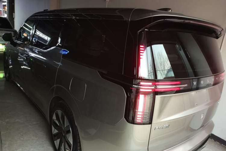 Used Volvo EM90 2025 Ultra Six-Seater Exterior 2