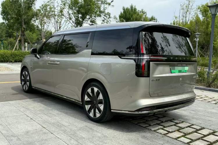 Used Volvo EM90 2025 Ultra Six-Seater Exterior 3
