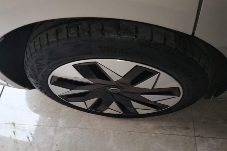 Used Volvo EM90 2025 Ultra Six-Seater Exterior 5