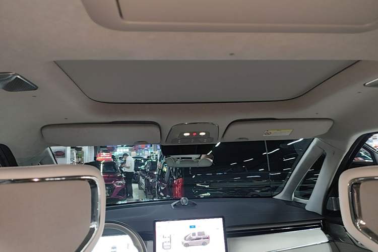 Used Volvo EM90 2025 Ultra Six-Seater Headliner