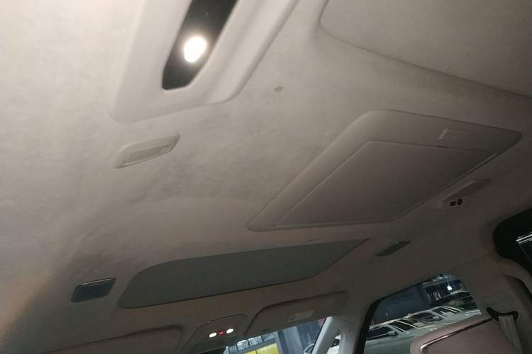 Used Volvo EM90 2025 Ultra Six-Seater Headliner