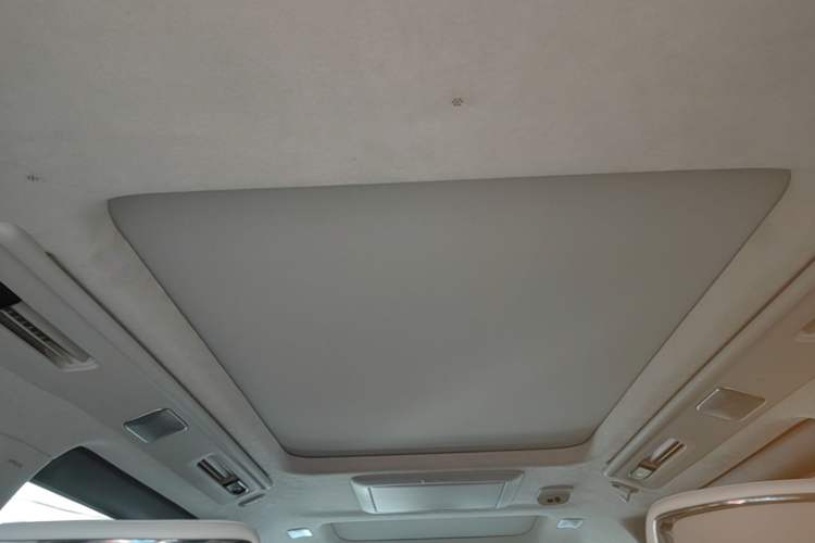 Used Volvo EM90 2025 Ultra Six-Seater Headliner