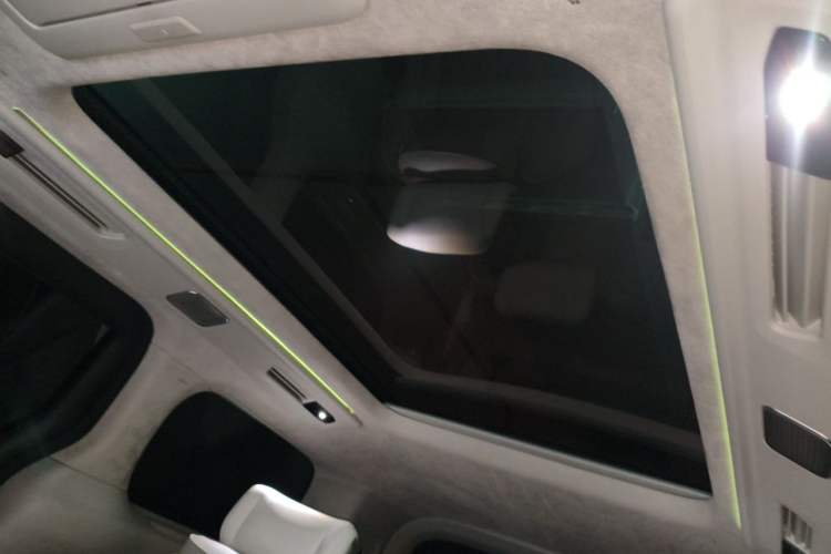 Used Volvo EM90 2025 Ultra Six-Seater Headliner