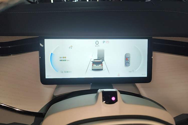 Used Volvo EM90 2025 Ultra Six-Seater Instrument Cluster