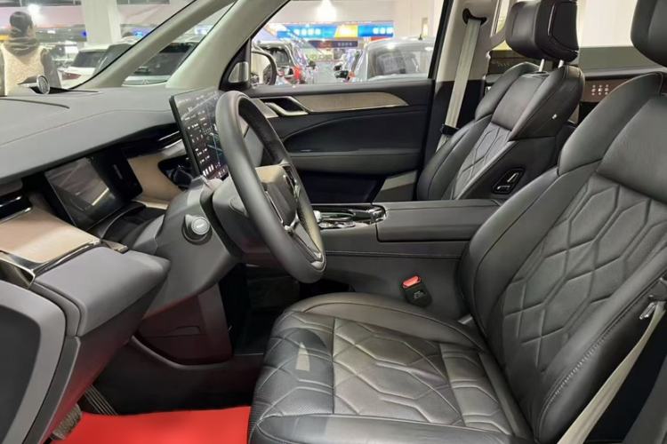 Used Volvo EM90 2025 Ultra Six-Seater Interior 1