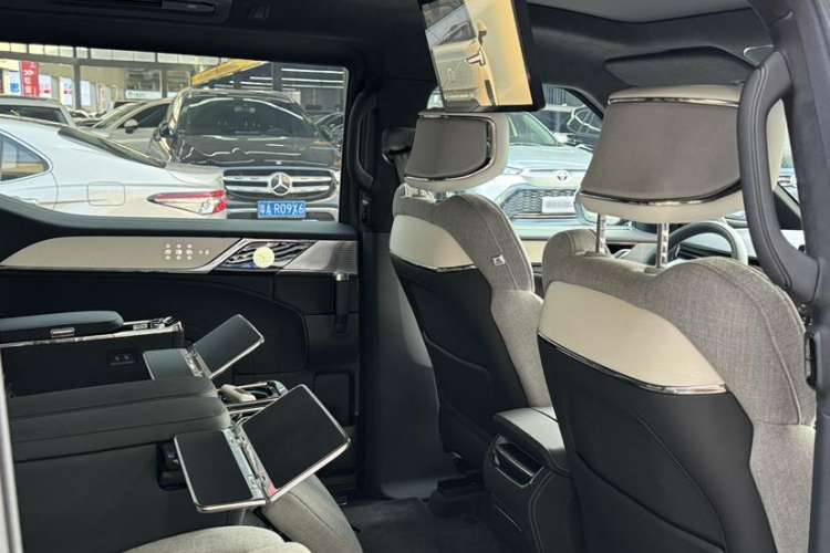 Used Volvo EM90 2025 Ultra Six-Seater Interior 1