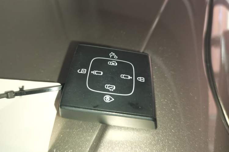 Used Volvo EM90 2025 Ultra Six-Seater Interior 1